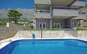 Villa Em